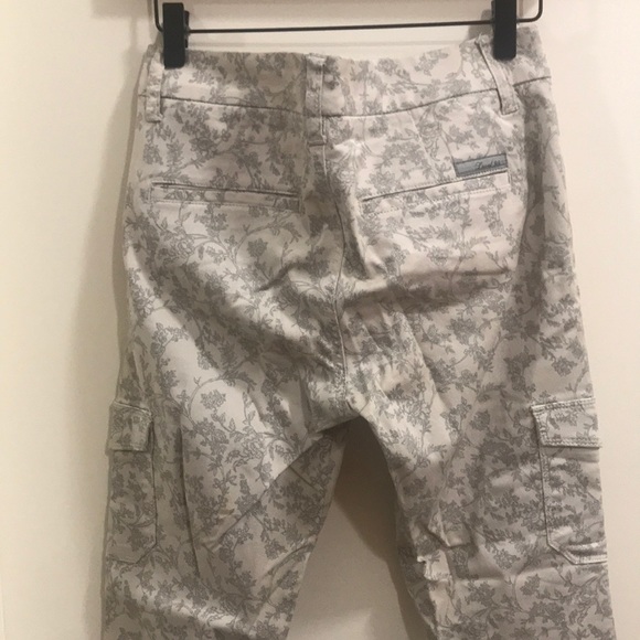 Anthropologie pattern jeans - Picture 3 of 6